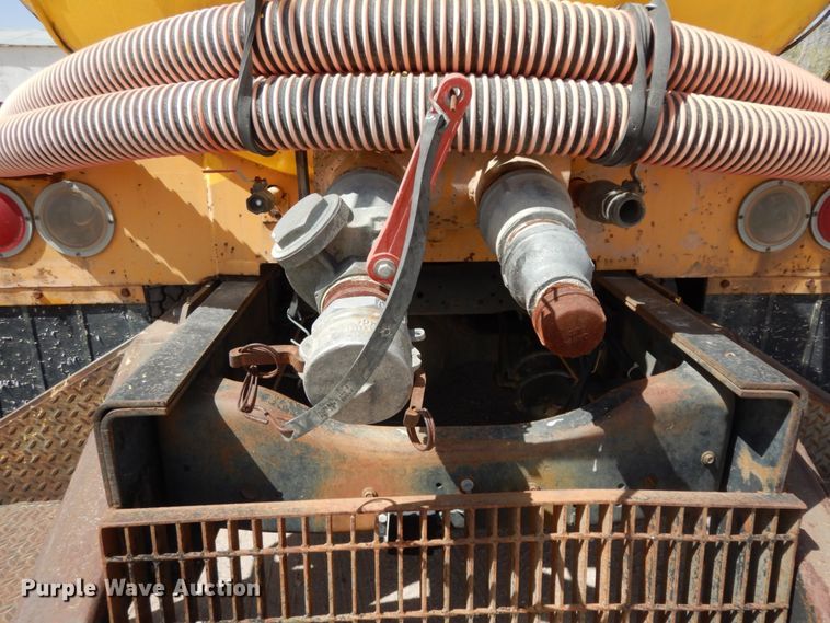 image for item DC2157 1992 Ford LTA9000  vacuum truck