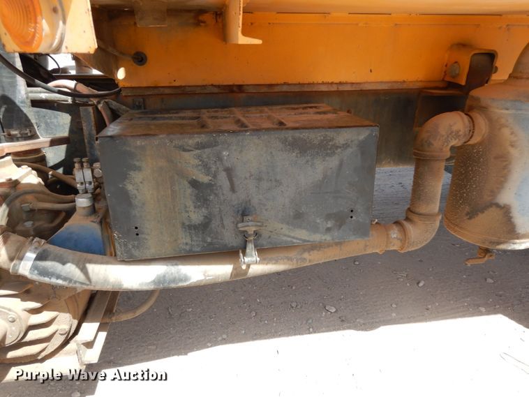 image for item DC2157 1992 Ford LTA9000  vacuum truck