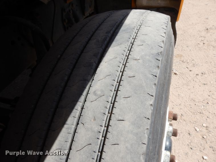 image for item DC2157 1992 Ford LTA9000  vacuum truck