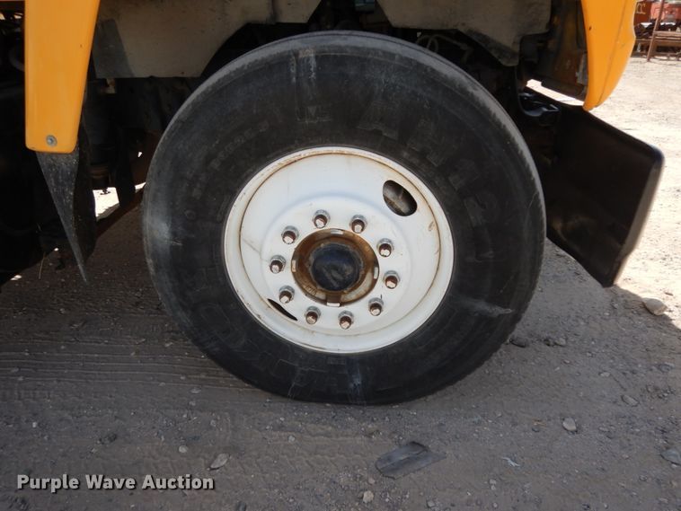 image for item DC2157 1992 Ford LTA9000  vacuum truck