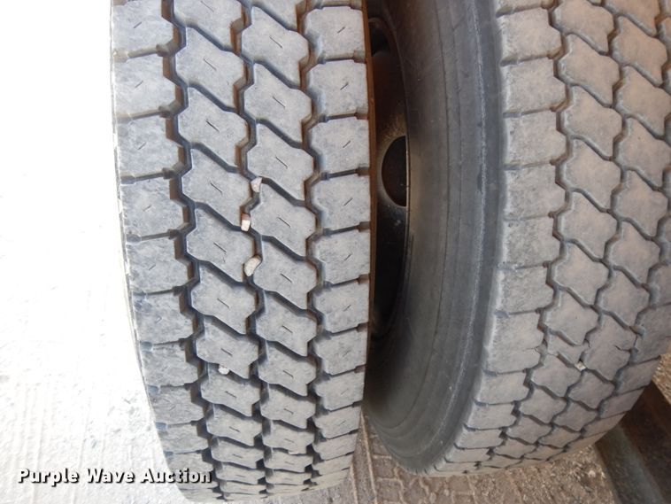 image for item DC2157 1992 Ford LTA9000  vacuum truck