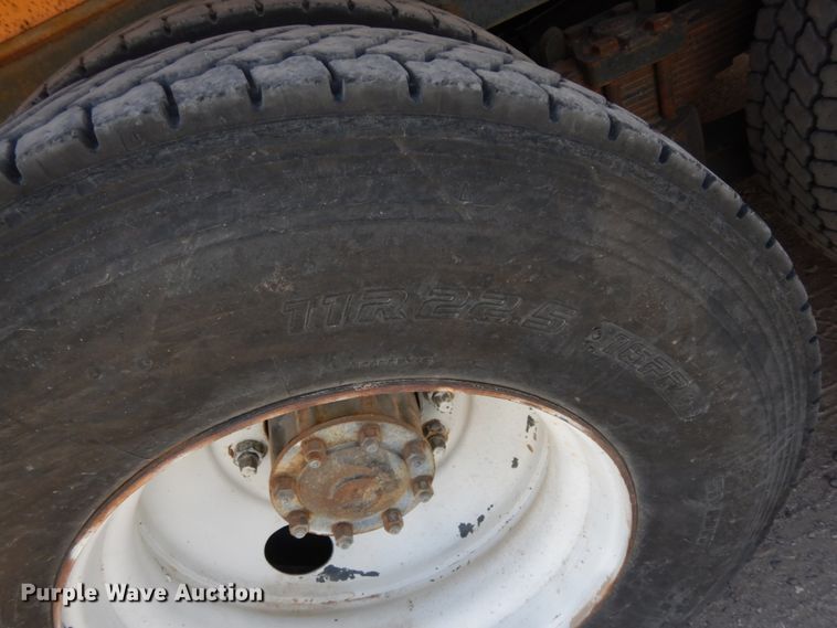 image for item DC2157 1992 Ford LTA9000  vacuum truck