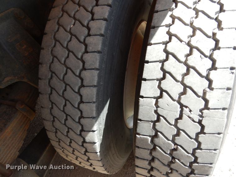 image for item DC2157 1992 Ford LTA9000  vacuum truck