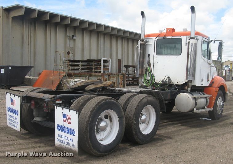 image for item DG5260 2005 Freightliner Columbia 120  semi truck