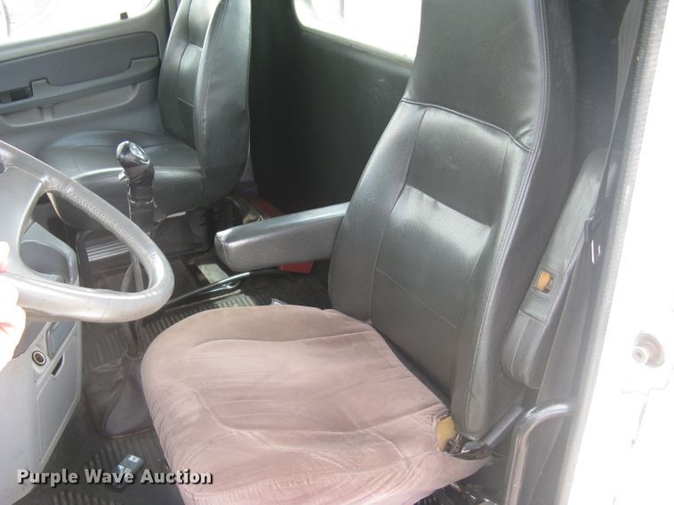 image for item DG5260 2005 Freightliner Columbia 120  semi truck