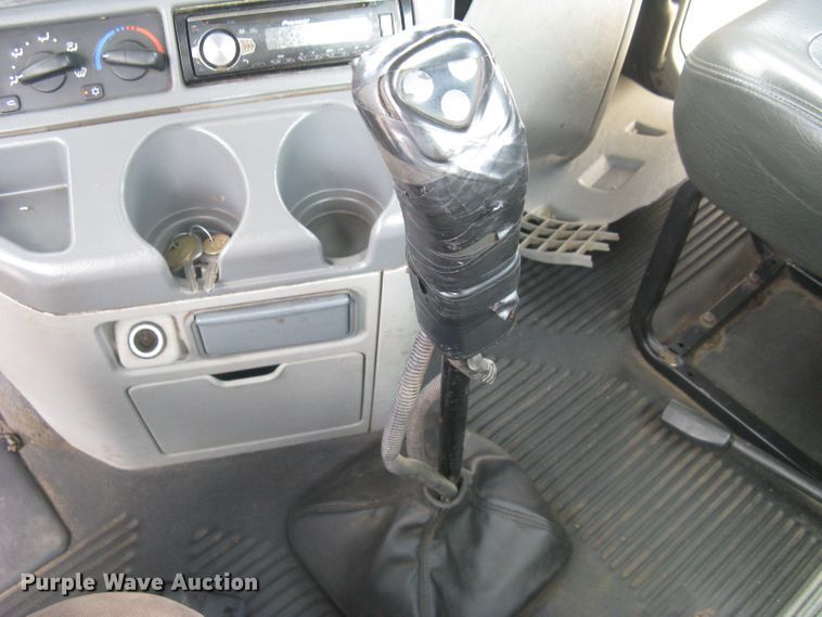 image for item DG5260 2005 Freightliner Columbia 120  semi truck