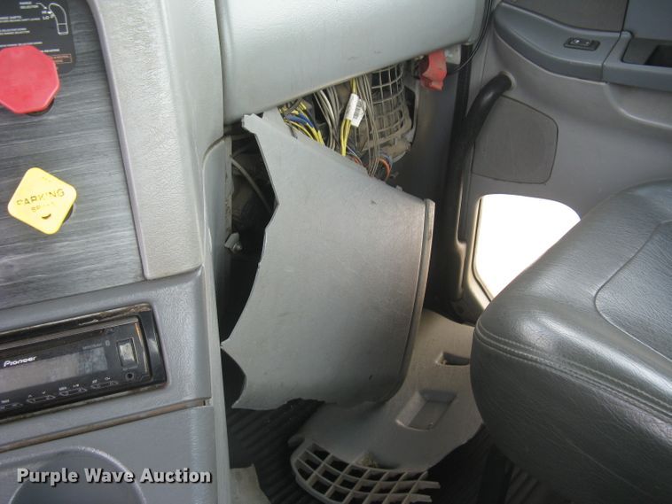 image for item DG5260 2005 Freightliner Columbia 120  semi truck