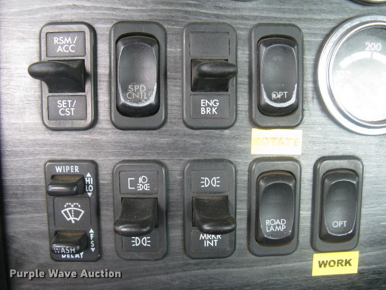 image for item DG5260 2005 Freightliner Columbia 120  semi truck