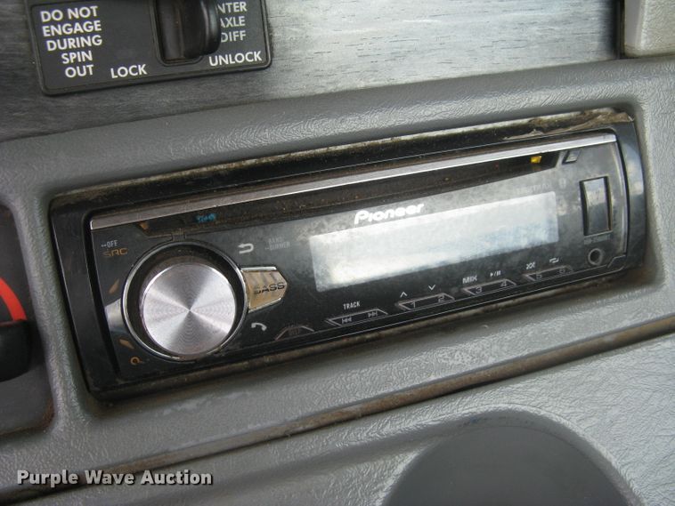 image for item DG5260 2005 Freightliner Columbia 120  semi truck