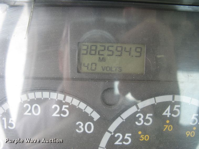 image for item DG5260 2005 Freightliner Columbia 120  semi truck