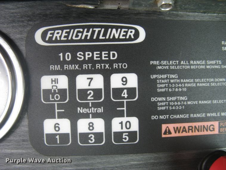 image for item DG5260 2005 Freightliner Columbia 120  semi truck