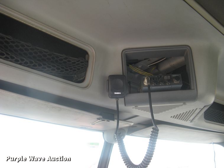 image for item DG5260 2005 Freightliner Columbia 120  semi truck