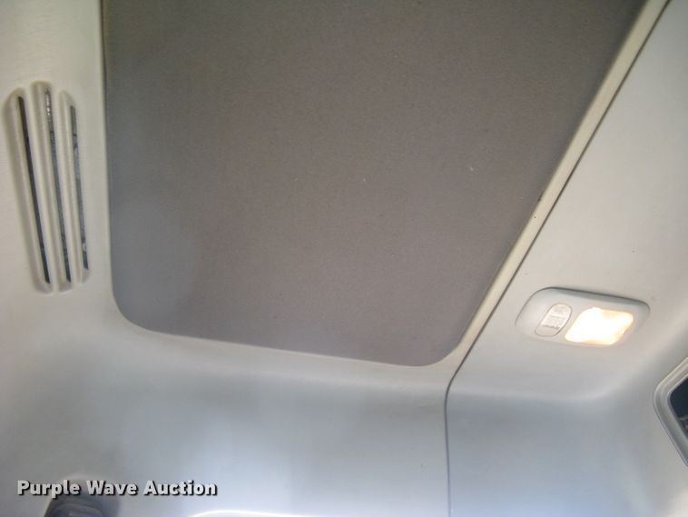 image for item DG5260 2005 Freightliner Columbia 120  semi truck