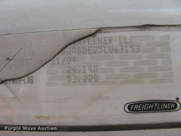 image for item DG5260 2005 Freightliner Columbia 120  semi truck