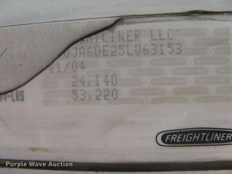 image for item DG5260 2005 Freightliner Columbia 120  semi truck