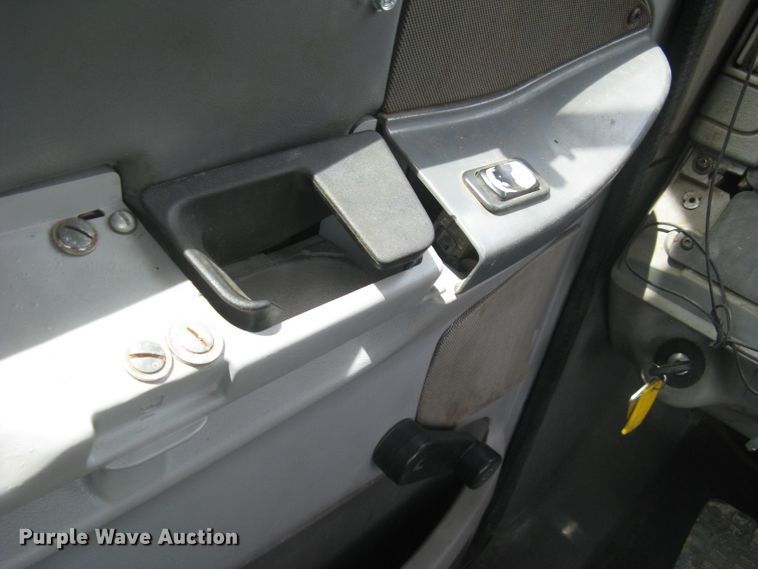 image for item DG5260 2005 Freightliner Columbia 120  semi truck