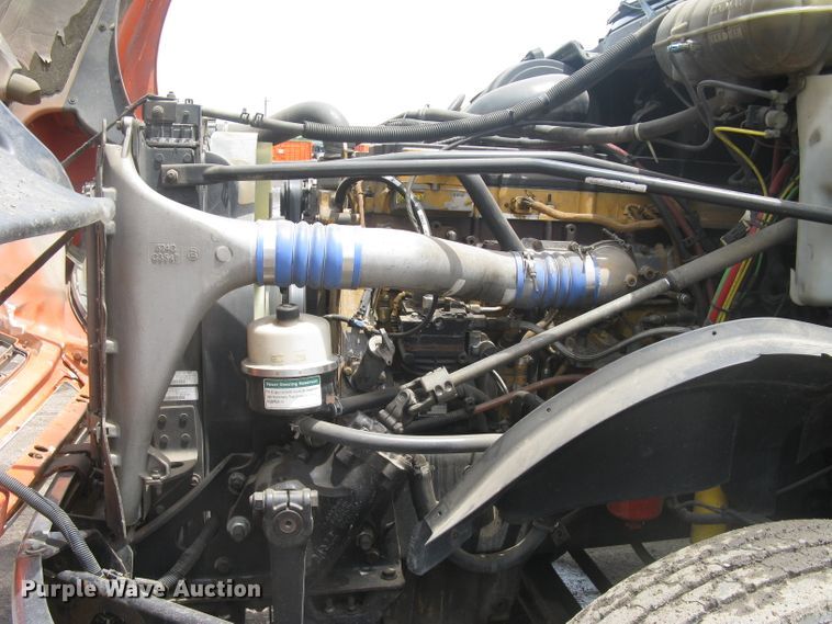 image for item DG5260 2005 Freightliner Columbia 120  semi truck