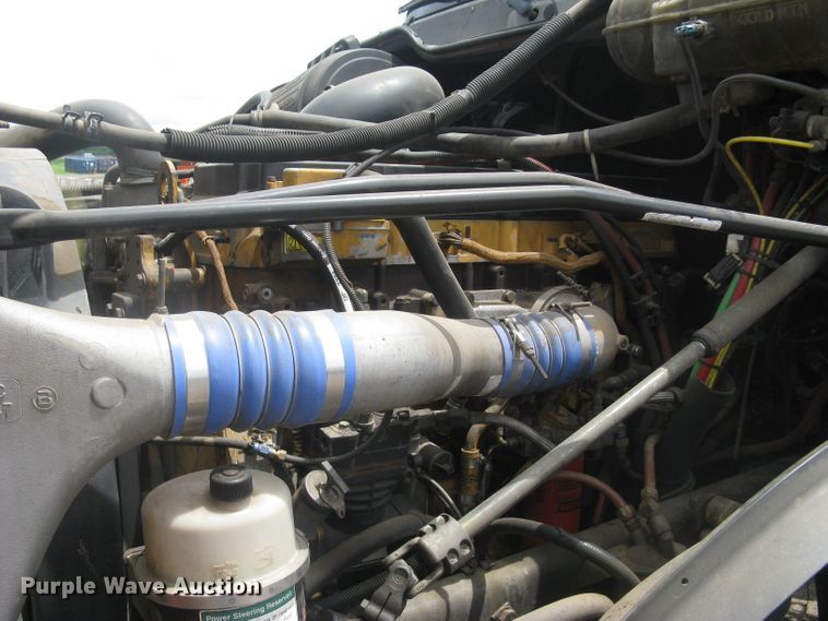 image for item DG5260 2005 Freightliner Columbia 120  semi truck