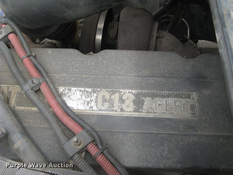 image for item DG5260 2005 Freightliner Columbia 120  semi truck