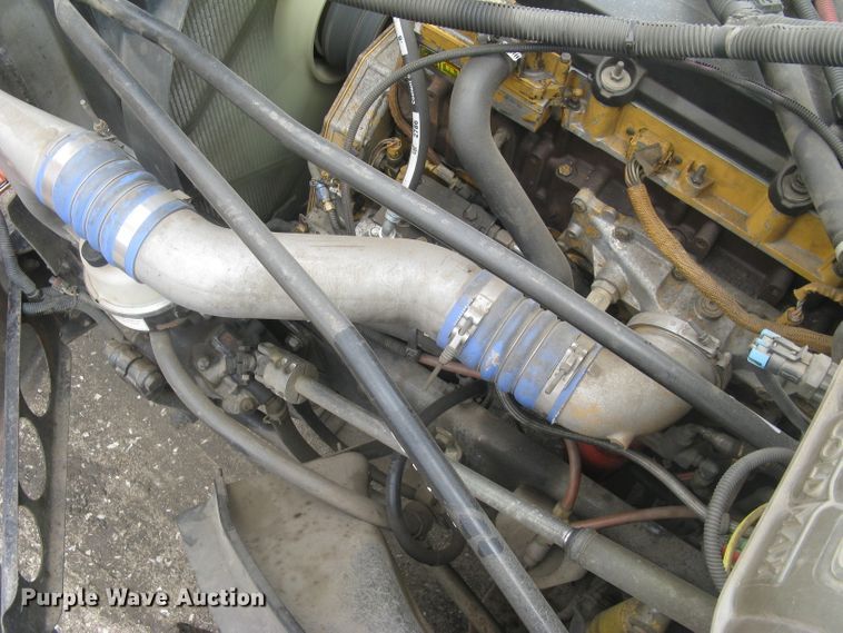 image for item DG5260 2005 Freightliner Columbia 120  semi truck