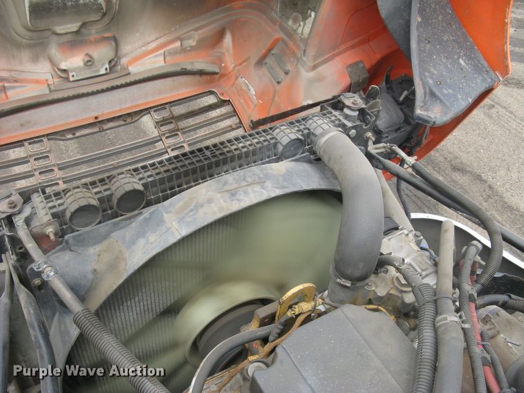 image for item DG5260 2005 Freightliner Columbia 120  semi truck