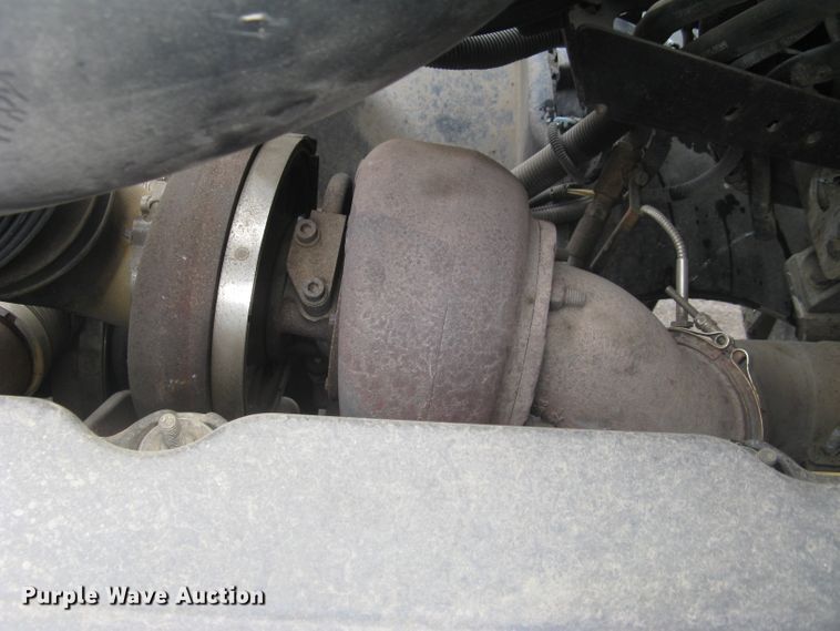 image for item DG5260 2005 Freightliner Columbia 120  semi truck