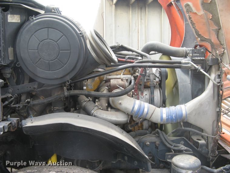 image for item DG5260 2005 Freightliner Columbia 120  semi truck