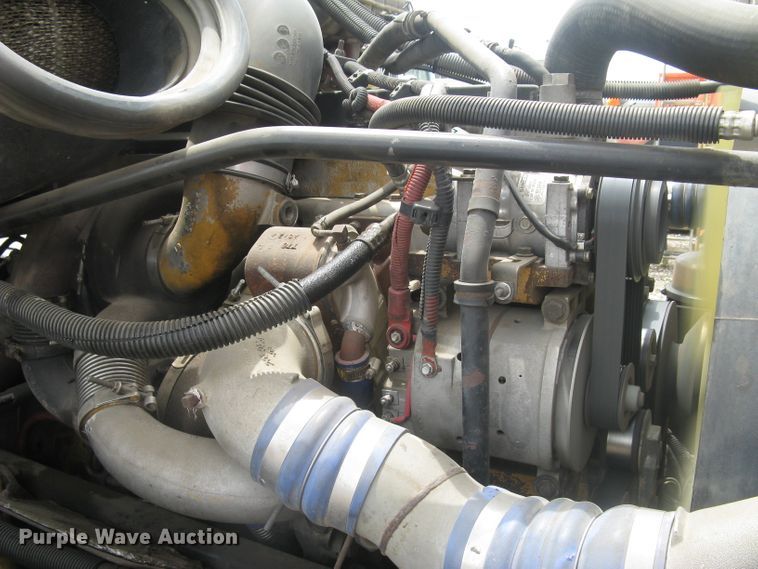 image for item DG5260 2005 Freightliner Columbia 120  semi truck