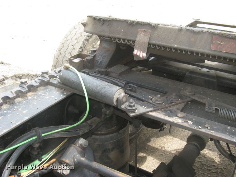 image for item DG5260 2005 Freightliner Columbia 120  semi truck