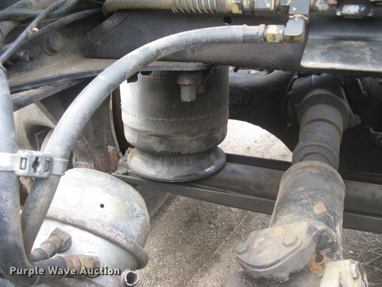 image for item DG5260 2005 Freightliner Columbia 120  semi truck