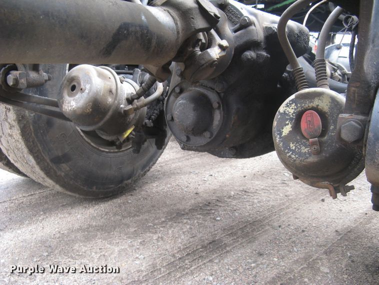 image for item DG5260 2005 Freightliner Columbia 120  semi truck