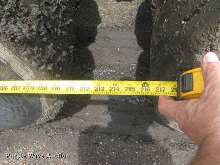 image for item DG5260 2005 Freightliner Columbia 120  semi truck