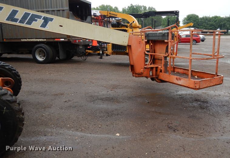 image for item DI6741 1999 JLG 600A  boom lift