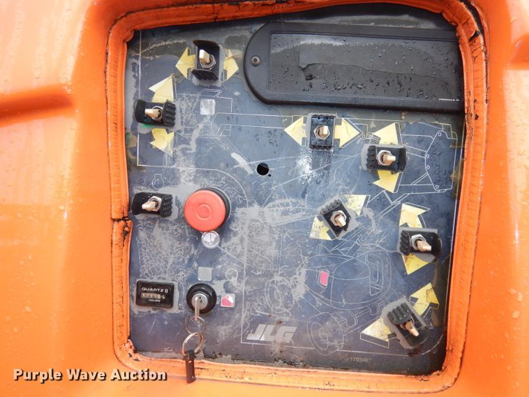 image for item DI6741 1999 JLG 600A  boom lift