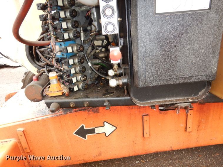 image for item DI6741 1999 JLG 600A  boom lift