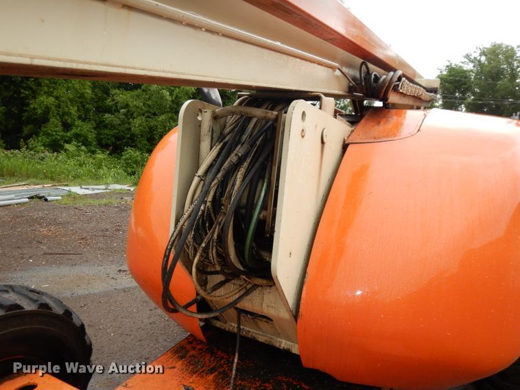 image for item DI6741 1999 JLG 600A  boom lift