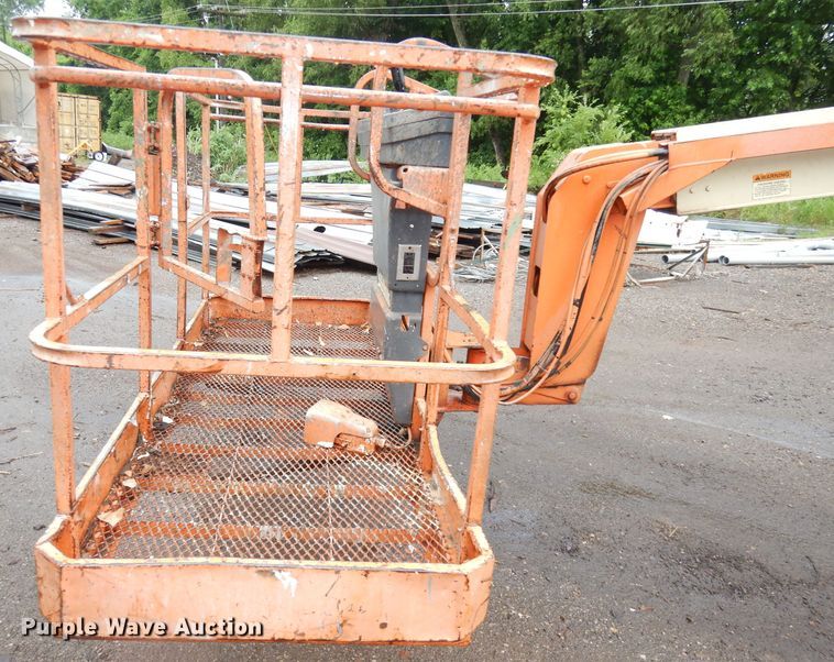 image for item DI6741 1999 JLG 600A  boom lift