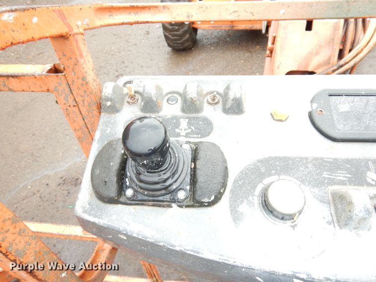 image for item DI6741 1999 JLG 600A  boom lift