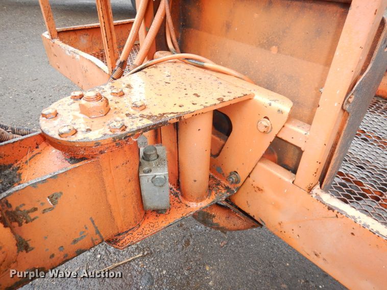image for item DI6741 1999 JLG 600A  boom lift