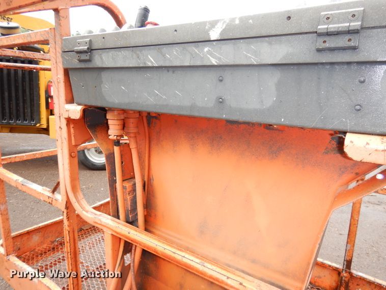 image for item DI6741 1999 JLG 600A  boom lift