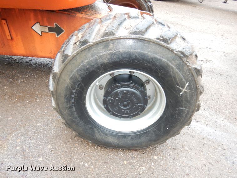 image for item DI6741 1999 JLG 600A  boom lift