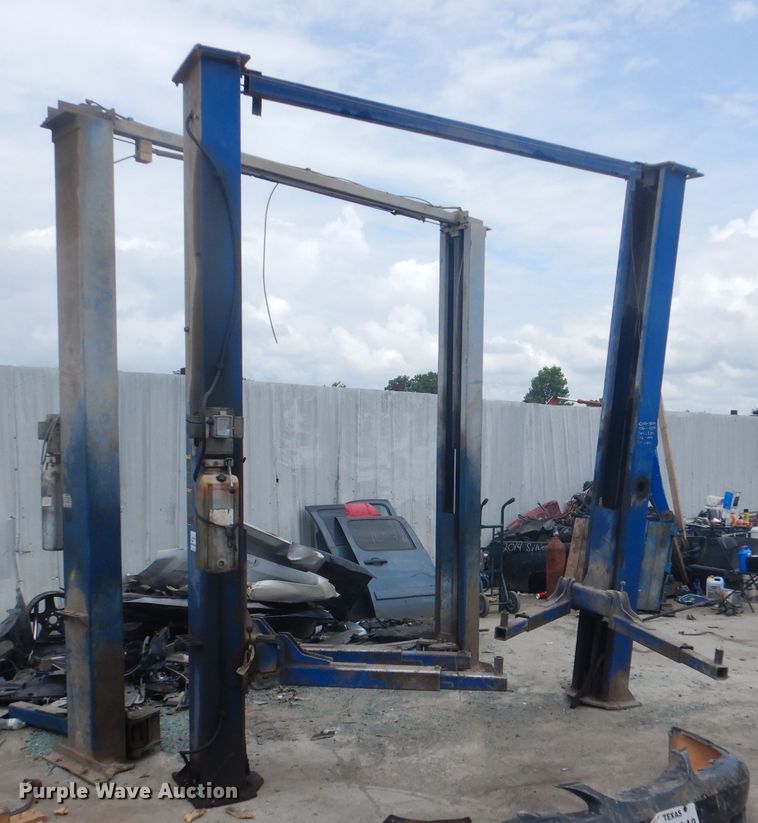 image for item DJ0551 (2) GPO 10 two post automotive lifts