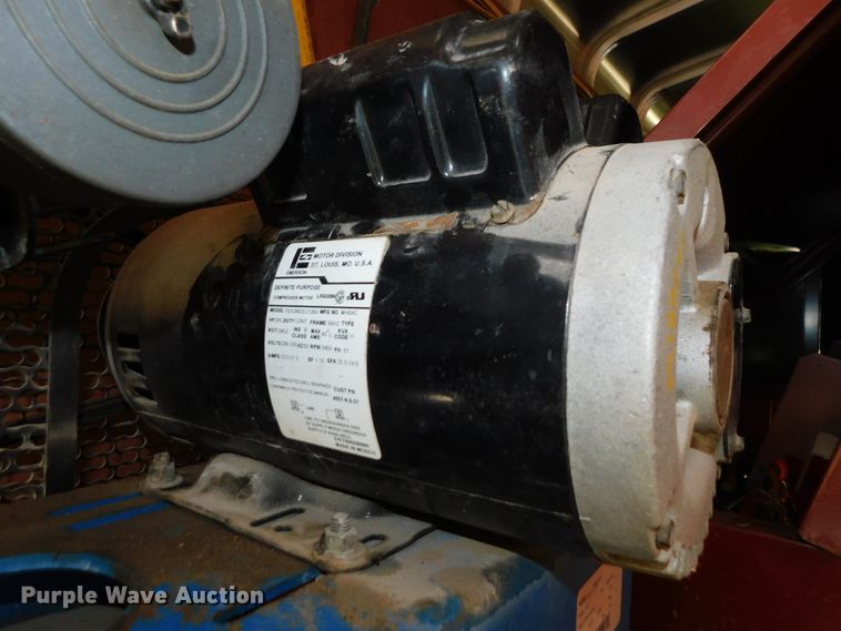 image for item DK8601 2015 H & H  enclosed cargo trailer