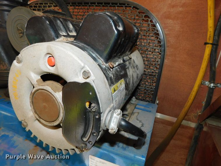 image for item DK8601 2015 H & H  enclosed cargo trailer