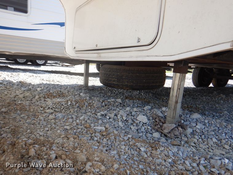 image for item DL0066 2005 Cross Roads Cruiser  camper