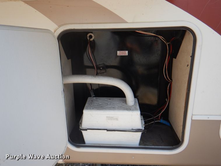 image for item DL0066 2005 Cross Roads Cruiser  camper