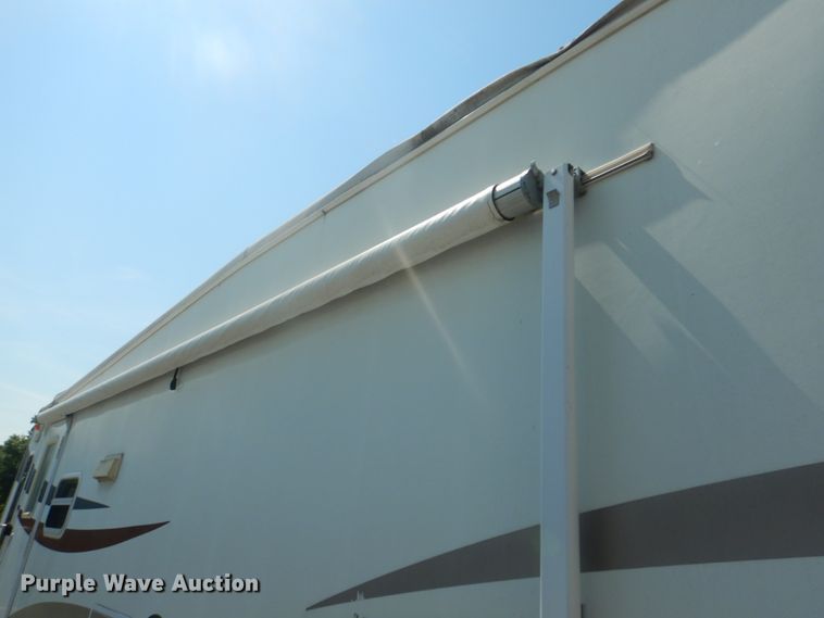 image for item DL0066 2005 Cross Roads Cruiser  camper