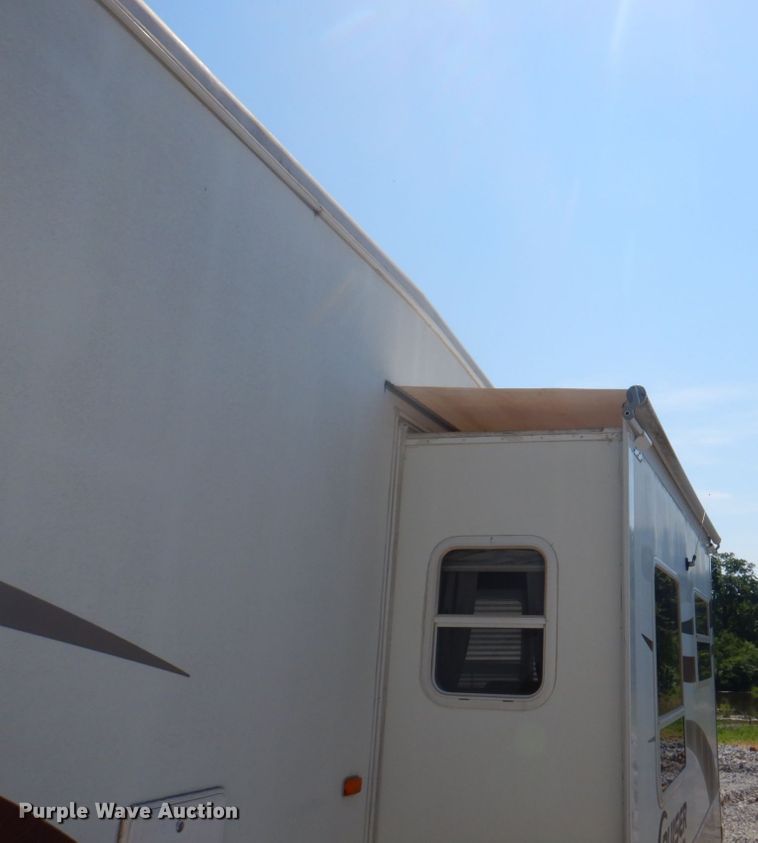 image for item DL0066 2005 Cross Roads Cruiser  camper