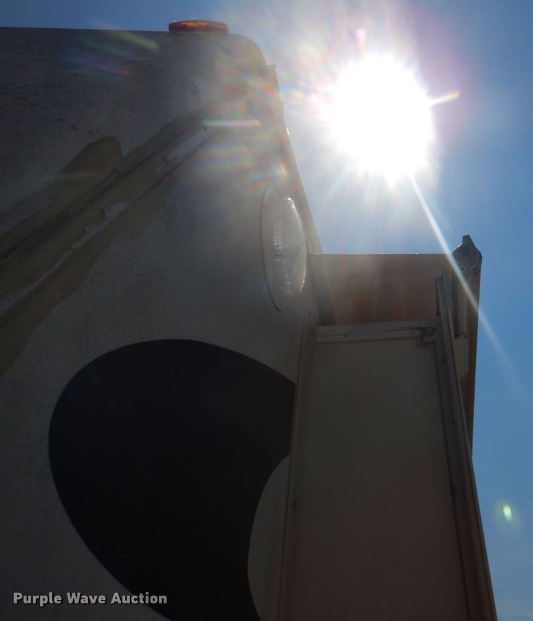 image for item DL0066 2005 Cross Roads Cruiser  camper