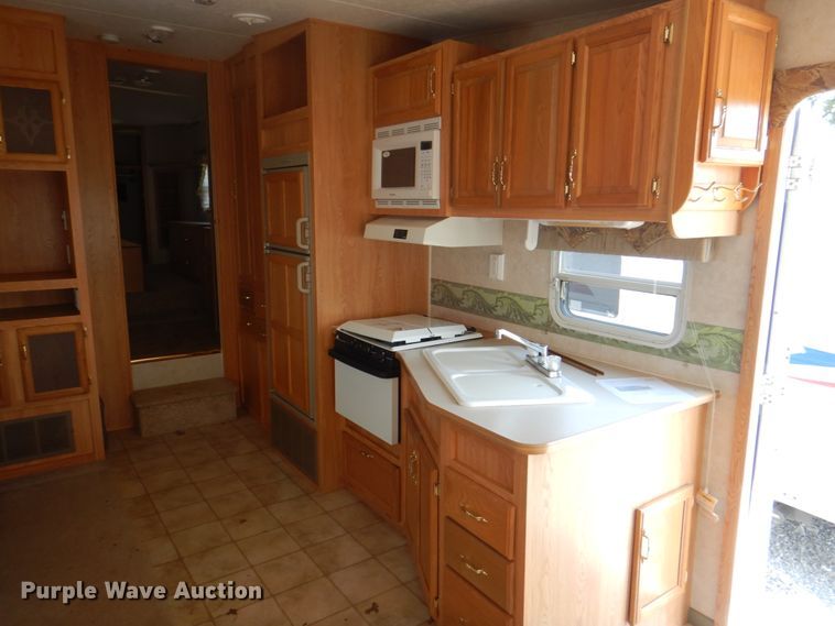 image for item DL0066 2005 Cross Roads Cruiser  camper